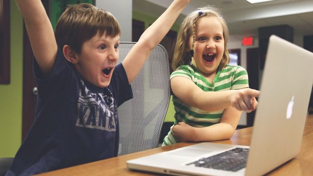 Children Win Success Video Game  - StartupStockPhotos / Pixabay