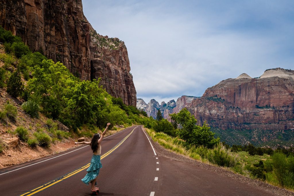 Road Highway Path Mountains Sky  - fdsfe67854 / Pixabay